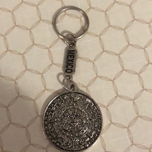 Keychains from Mexico and 2 wooden bracelets - Picture 2 of 5